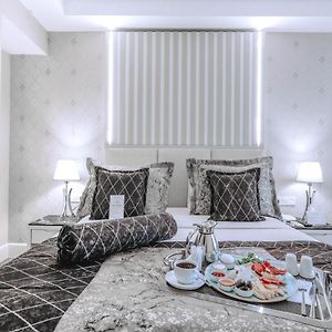 Zimmer mit Kingsize-Bett